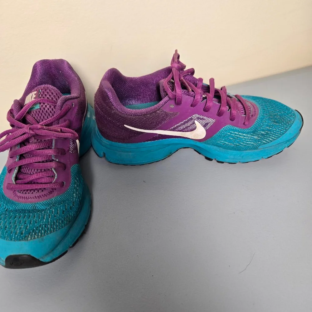 Women's Nike Athletic Shoes Size 6 Purple Teal